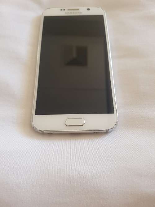 **SAMSUNG S6 IN VERY GOOD CONDITION 32GIG, 7.0 ANDROID, 16 MEGAPIXEL CAMERA**